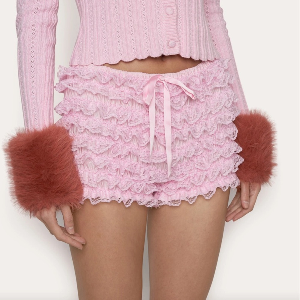 Guizio Ruffle Hot Short